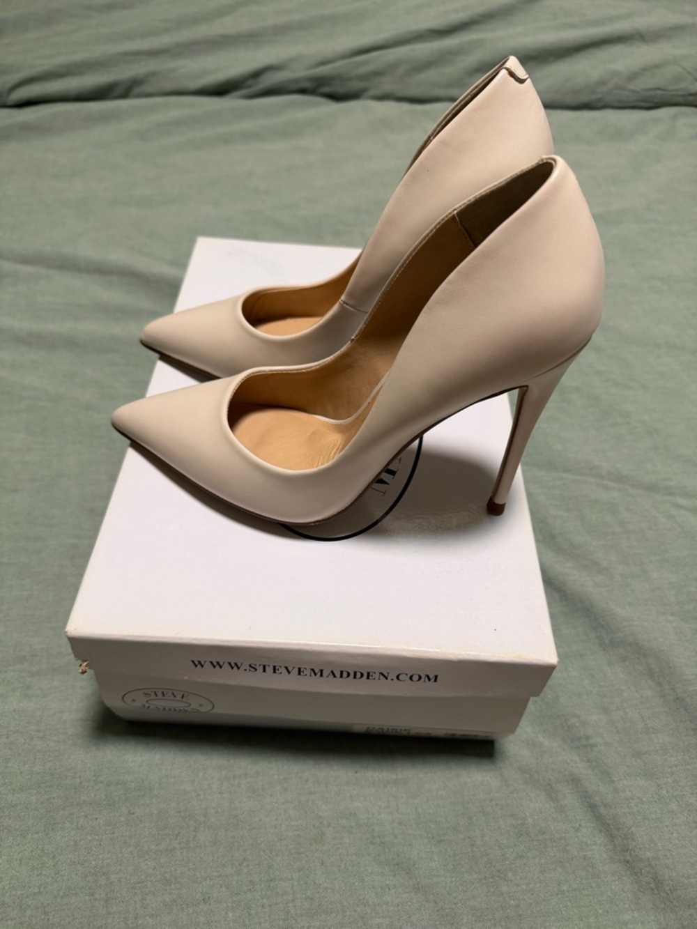 Steve Madden Women's Pointed Toe Pumps in Bone Color - Picture 2 of 4